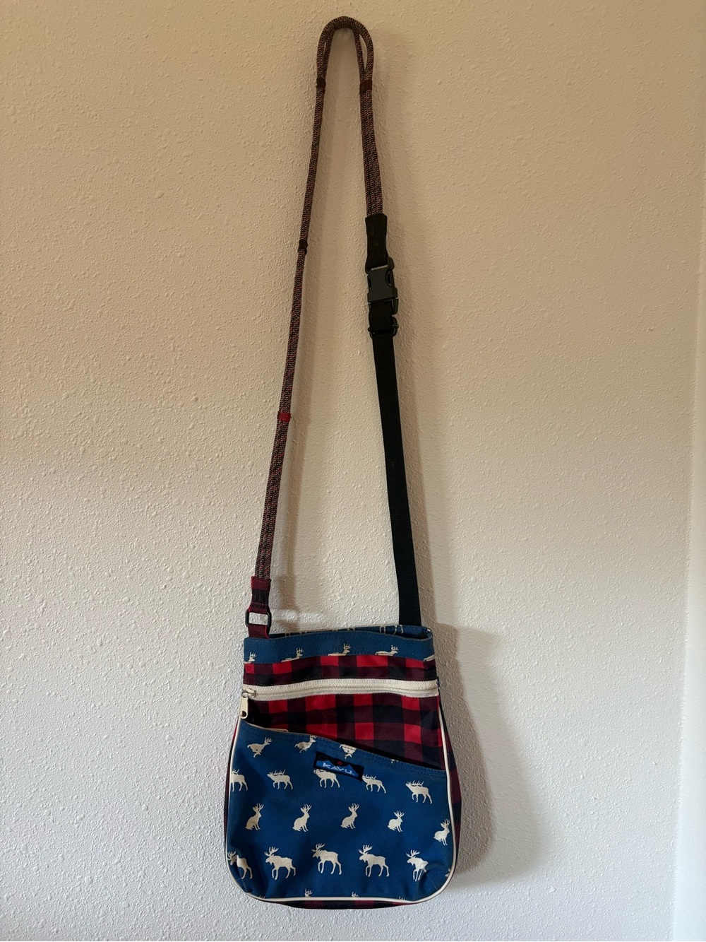 KAVU Keepsake Rack N Roll Crossbody Purse